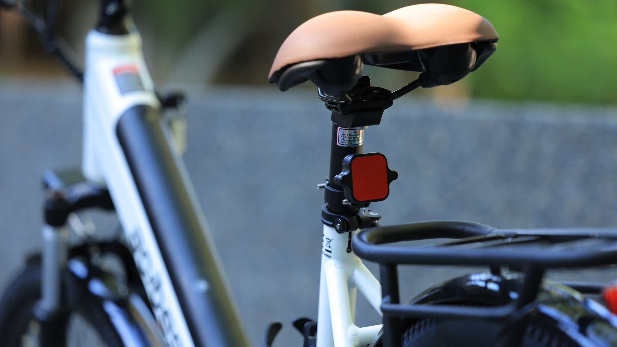 Apple Bicycle Tail Light With Apple airtag - MiLi